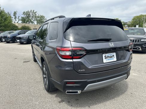 Used 2023 Honda Pilot Touring image 5