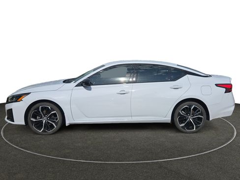 Used 2023 Nissan Altima 2.5 SR AWD/4WD image 2