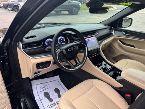 Certified 2025 Jeep Grand Cherokee Limited image 10