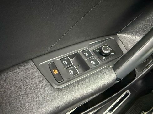 Used 2019 Volkswagen Tiguan SEL Premium image 12