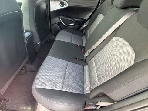 Used 2025 Kia Soul LX w/ LX Technology Package FWD image 15