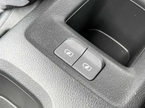 Used 2025 Nissan Versa S w/ Trunk Package image 24