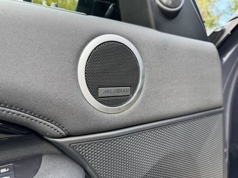 Used 2025 Land Rover Discovery S image 14