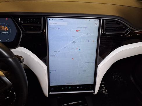 Used 2019 Tesla Model X 75D image 4