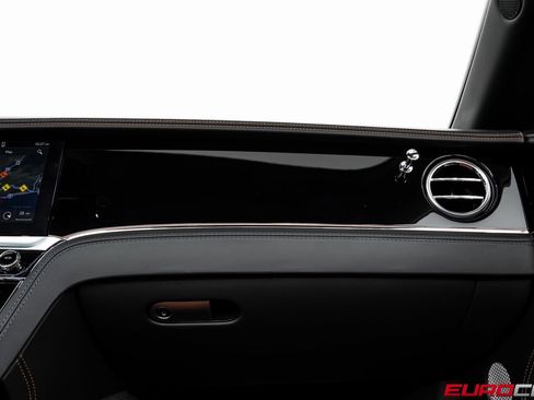Used 2022 Bentley Continental GT image 30