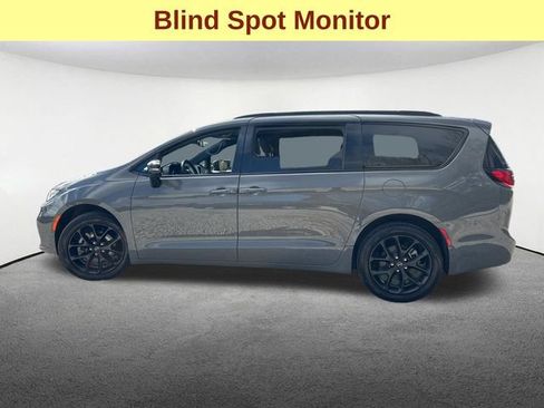 Used 2025 Chrysler Pacifica Limited AWD/4WD image 6