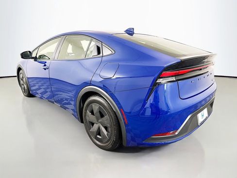 Used 2023 Toyota Prius LE FWD image 7