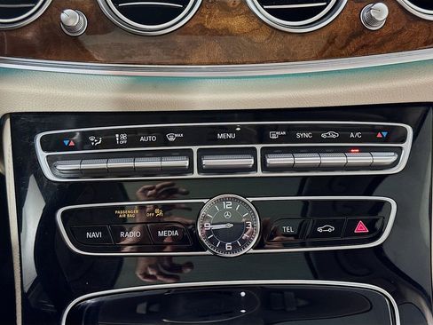 Used 2018 Mercedes-Benz E 300 image 19