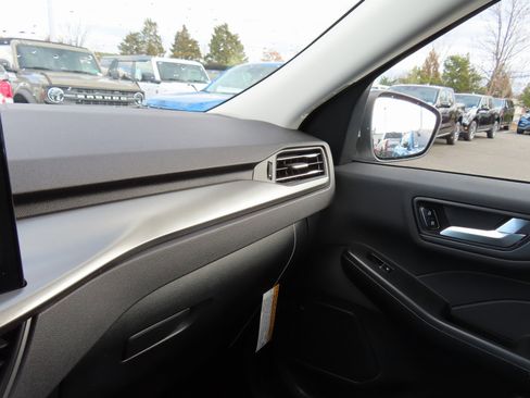 New 2026 Ford Escape SE image 11