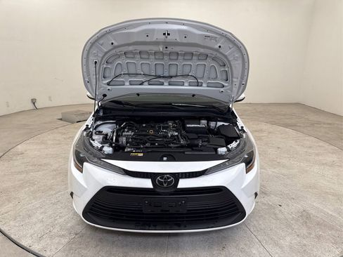 Used 2026 Toyota Corolla LE FWD image 9