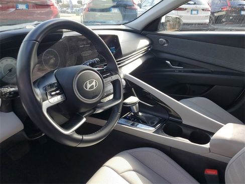 Used 2024 Hyundai Elantra Limited image 18