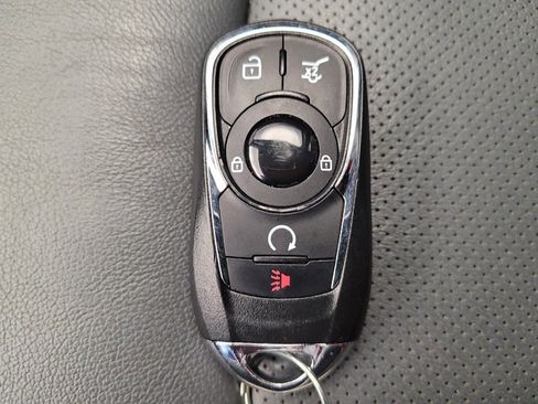 Used 2019 Buick Enclave Essence image 32