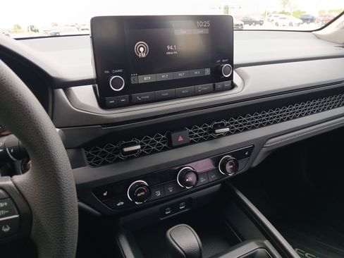 Used 2025 Honda Accord SE image 12