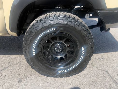 Used 2020 Toyota Tacoma TRD Off-Road w/ Technology Package AWD/4WD image 39