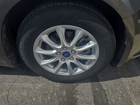 Used 2017 Ford Fusion S FWD image 27