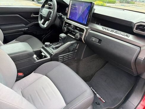 Used 2025 Toyota Tacoma TRD Off-Road AWD/4WD image 15
