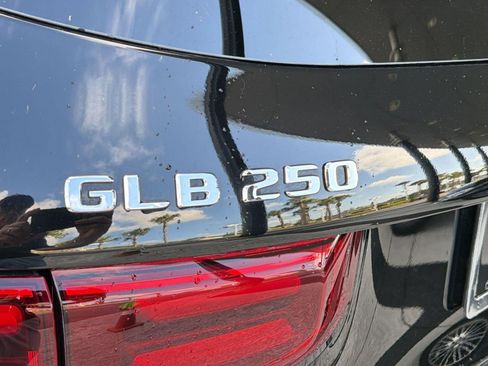 Certified 2024 Mercedes-Benz GLB 250 image 30
