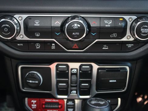 Used 2024 Jeep Wrangler Unlimited Rubicon AWD/4WD image 27