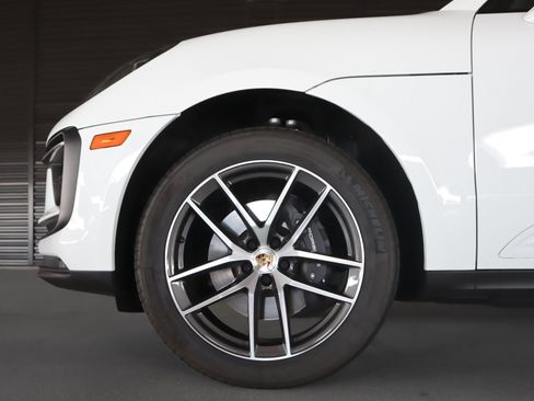 Certified 2026 Porsche Macan AWD/4WD image 24