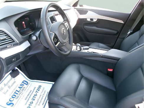 Used 2025 Volvo XC90 B5 Core AWD/4WD image 13