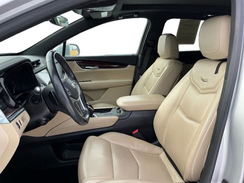 Used 2018 Cadillac XT5 Luxury w/ Driver Awareness Package image 9