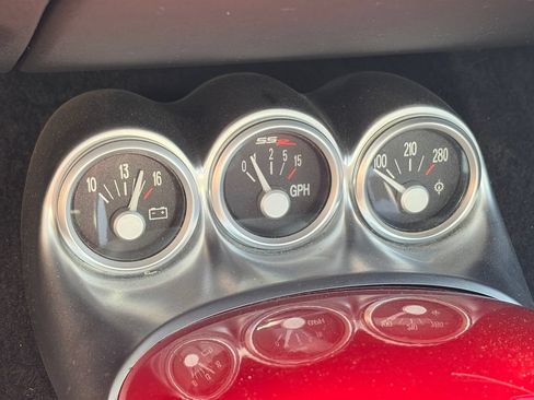 Used 2004 Chevrolet SSR w/ Preferred Equipment Group RWD image 21