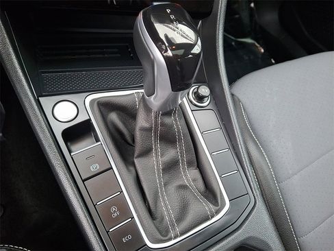 Used 2025 Volkswagen Jetta SE image 14