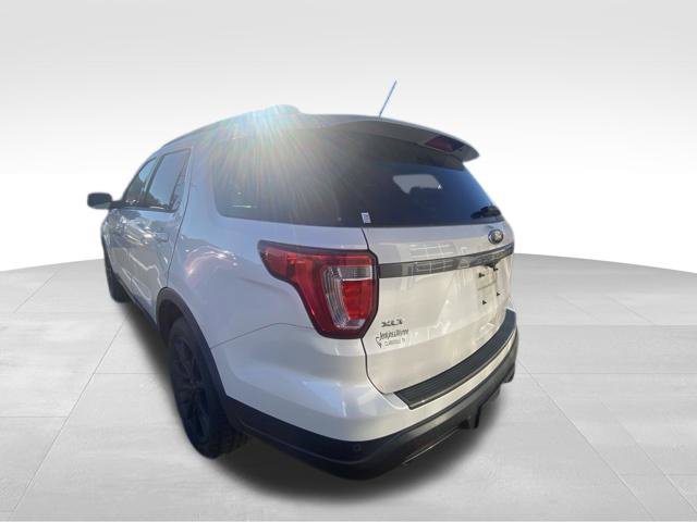Used 2018 Ford Explorer XLT w/ Equipment Group 202A FWD image 10