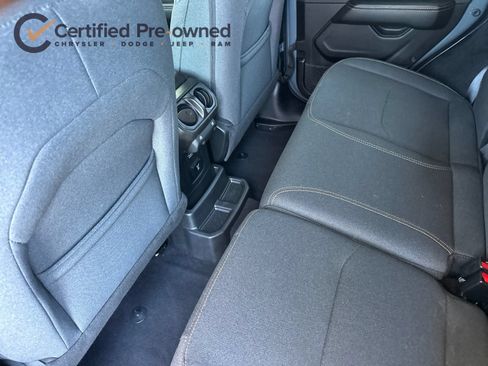 Used 2025 Jeep Wrangler Unlimited Sahara w/ Safety Group AWD/4WD image 13