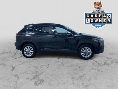 Used 2026 Toyota Corolla Cross LE FWD image 2