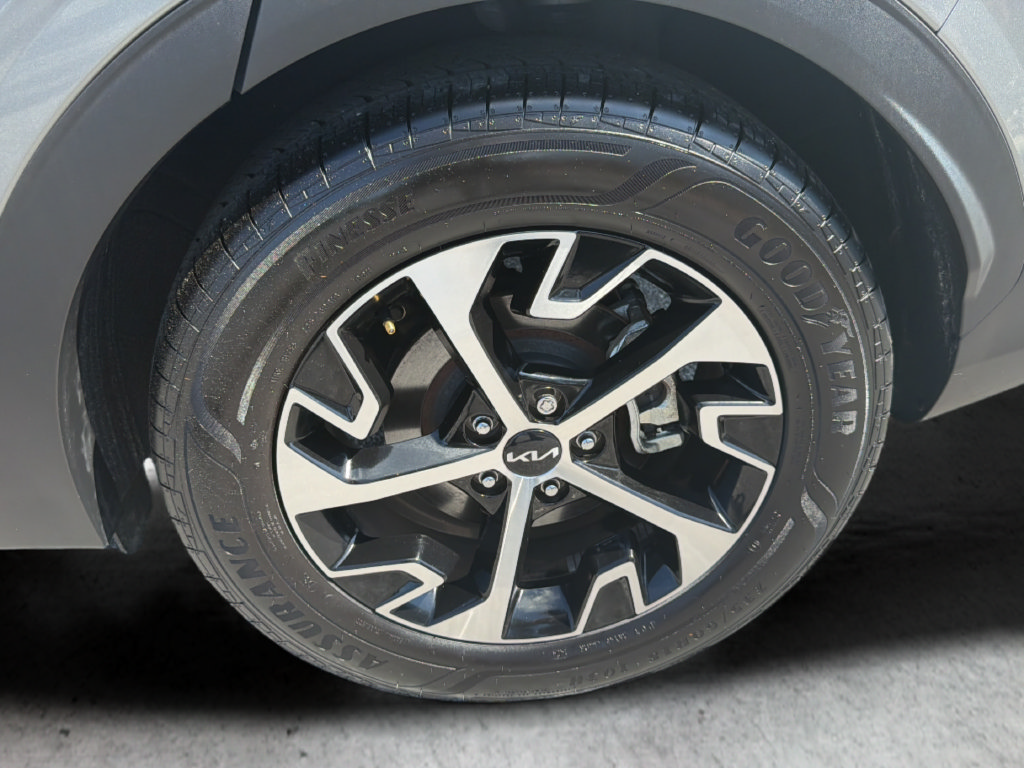 Used 2024 Kia Sportage EX FWD image 57
