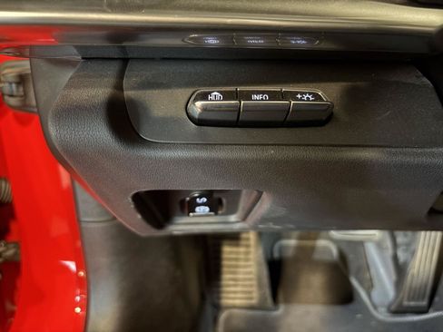 Used 2022 Chevrolet Corvette Stingray Preferred Cpe w/ Z51 Performance Package RWD image 27