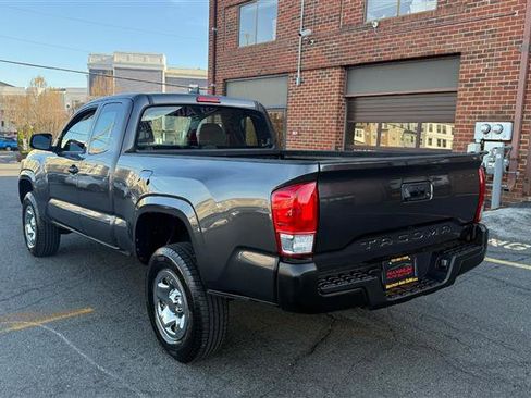 Used 2017 Toyota Tacoma SR image 14