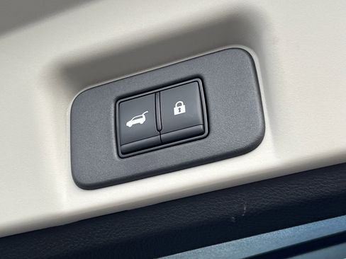 Used 2024 Nissan Ariya AWD image 6