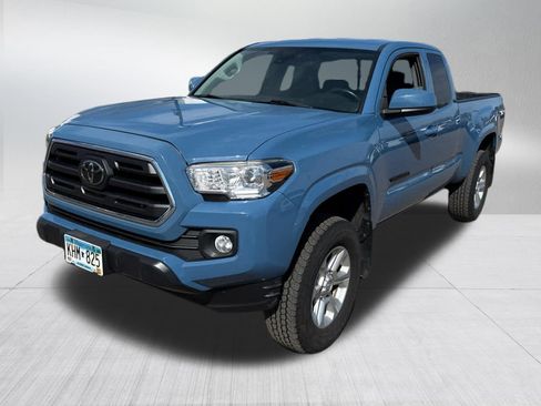 Used 2019 Toyota Tacoma SR5 w/ Four Season Floor Mat Package image 4
