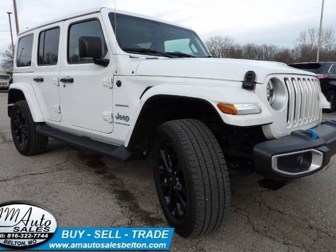 Used 2023 Jeep Wrangler Sahara w/ Cold Weather Group AWD/4WD image 9