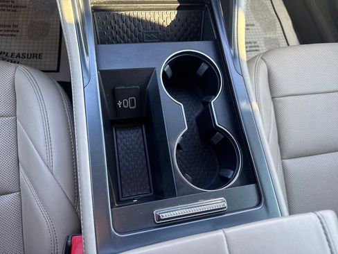 Used 2024 Lincoln Nautilus Premier AWD/4WD image 46