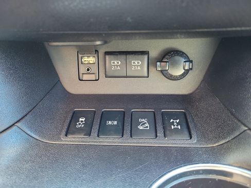 Used 2017 Toyota Highlander LE image 34