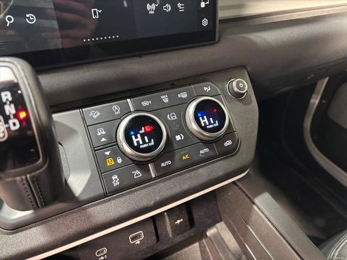 Used 2023 Land Rover Defender 130 S image 14