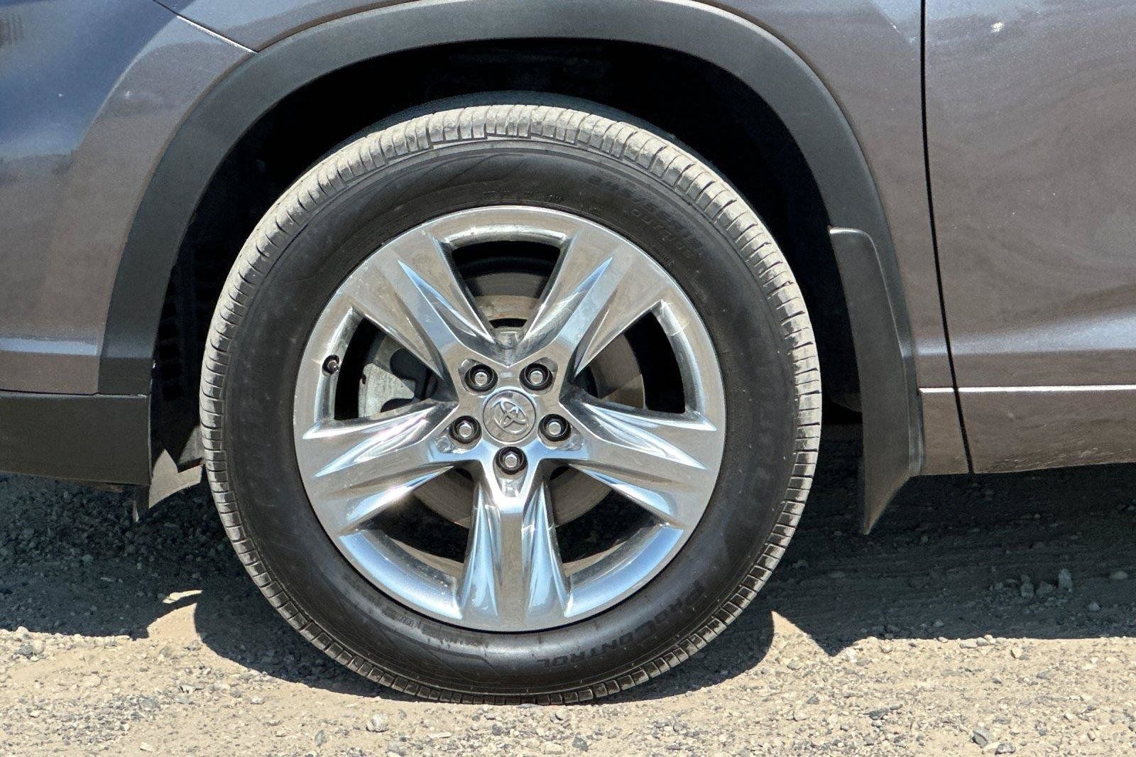Used 2015 Toyota Highlander Limited AWD/4WD image 26