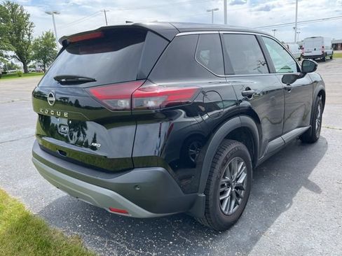 Used 2023 Nissan Rogue S AWD/4WD image 2