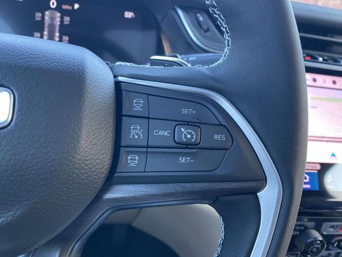 New 2025 Jeep Grand Cherokee Limited w/ Luxury Tech Group II image 22