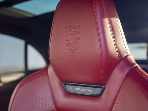 New 2026 Porsche Macan Turbo Electric AWD/4WD image 13