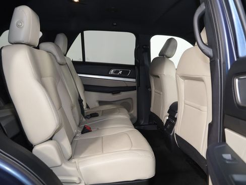 Used 2018 Ford Explorer XLT w/ Equipment Group 202A image 13