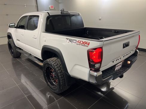 Used 2018 Toyota Tacoma TRD Off-Road image 4