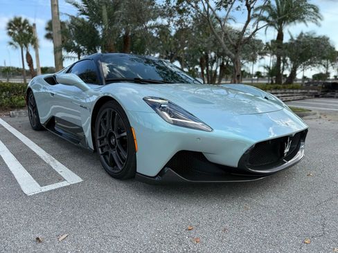 Used 2023 Maserati MC20 Spyder image 1