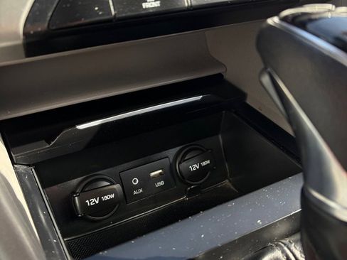 Used 2017 Hyundai Elantra SE image 17