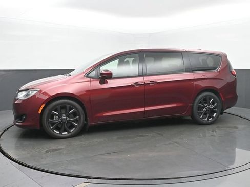 Used 2020 Chrysler Pacifica Touring w/ S Appearance Package FWD image 2
