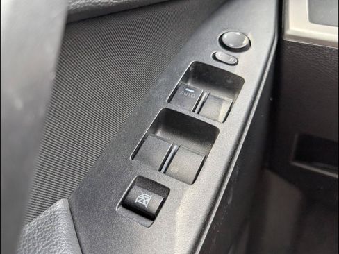 Used 2013 MAZDA MAZDA3 i SV FWD image 17