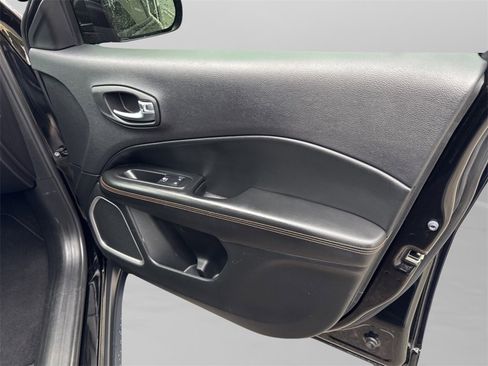 Used 2019 Jeep Compass Limited image 37